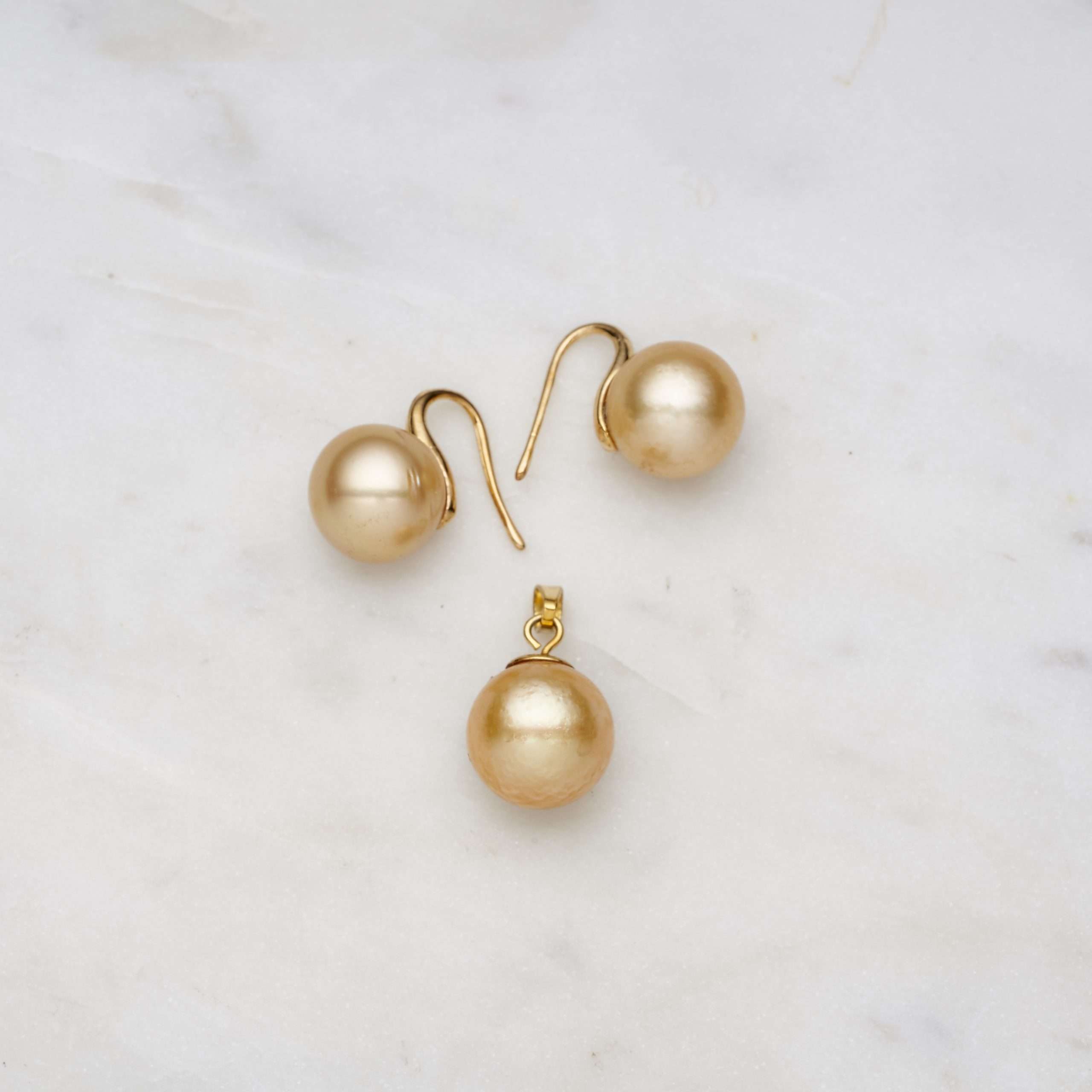South Sea Pearl Set of Earrings and Pendant