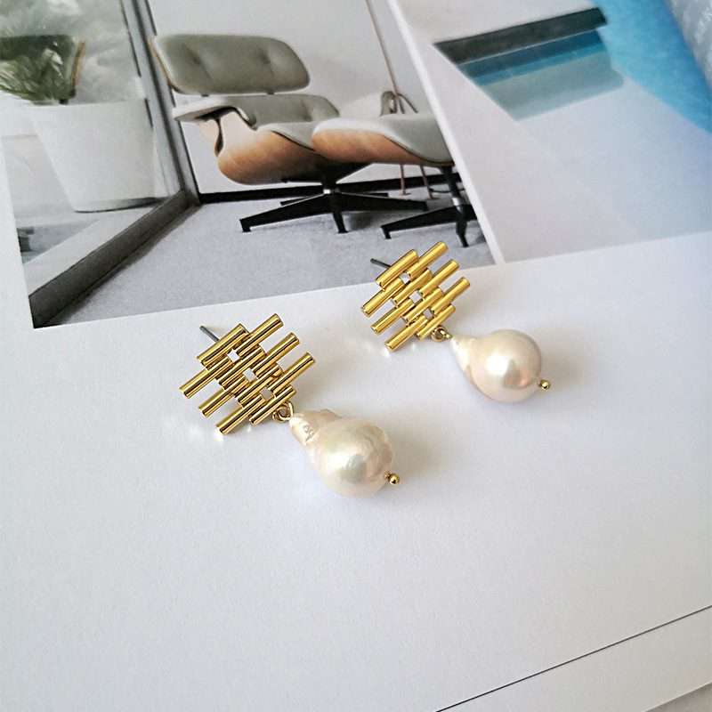 Freshwater Pearl Earrings in Copper with 18k Gold Coating