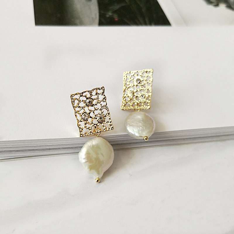 Freshwater Pearl Earrings in Copper with 18k Gold Coating
