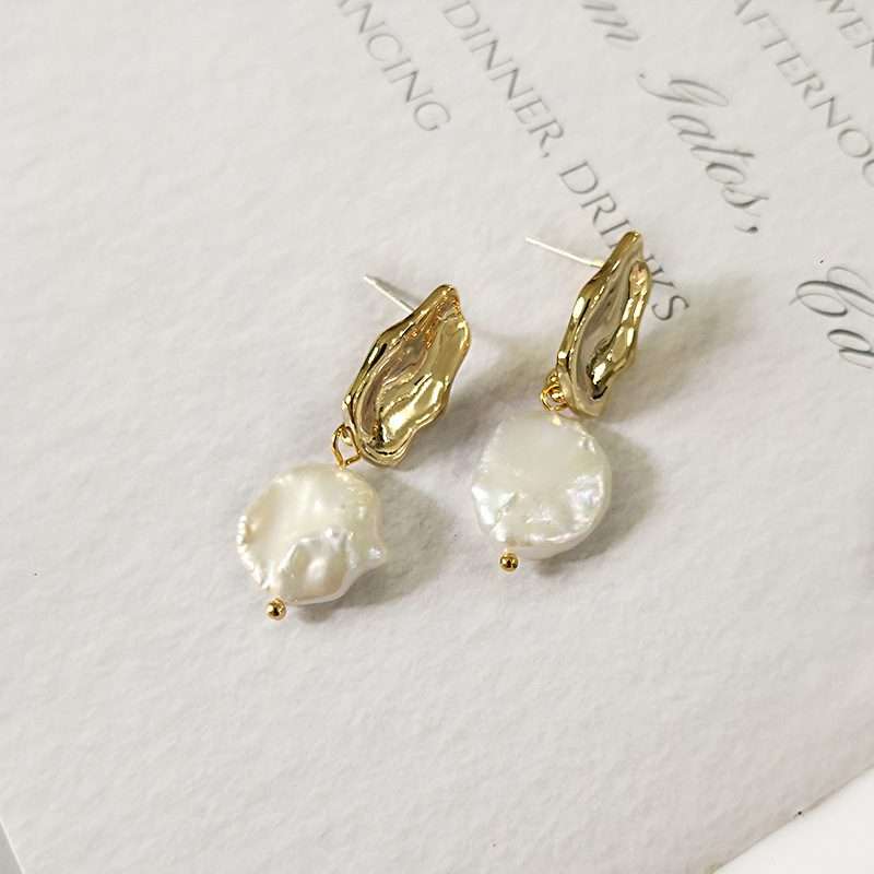 Freshwater Pearl Earrings in Alloy with 14K Coating;Silver 925 Pin