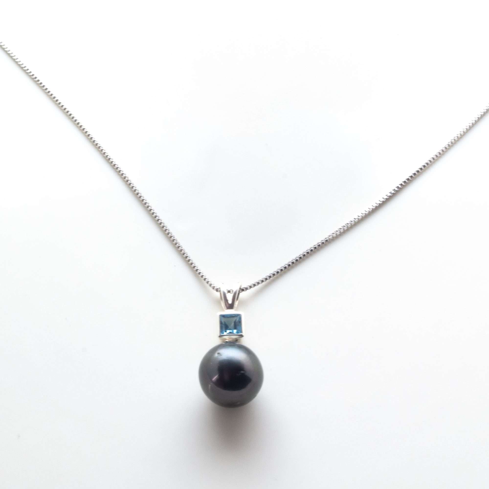 South Sea Pearl with Topaz Pendants 10.5 - 11.5 MM in 925 Silver