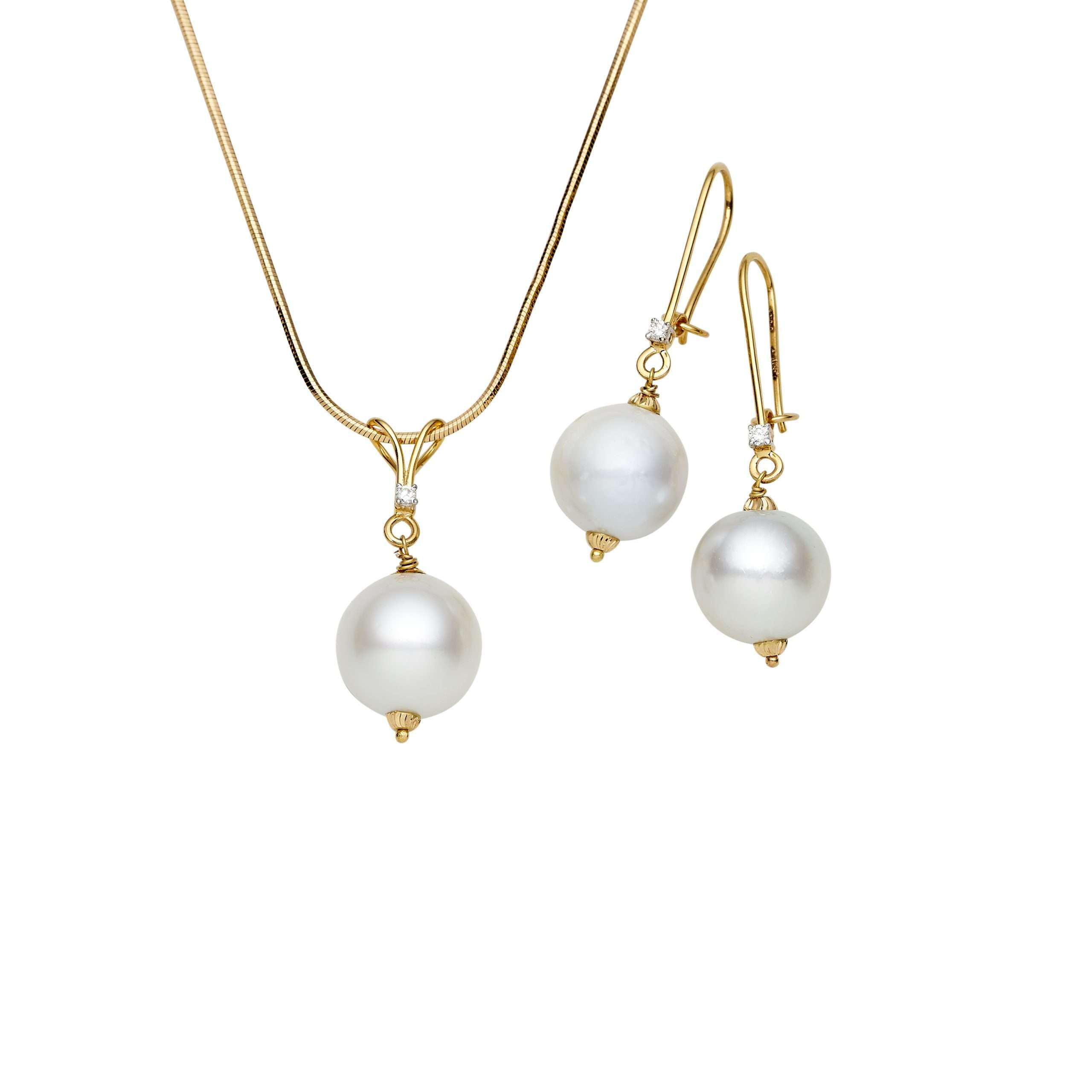 South Sea Pearl with Diamond Sets 13-14 mm in 14 CT Yellow Gold