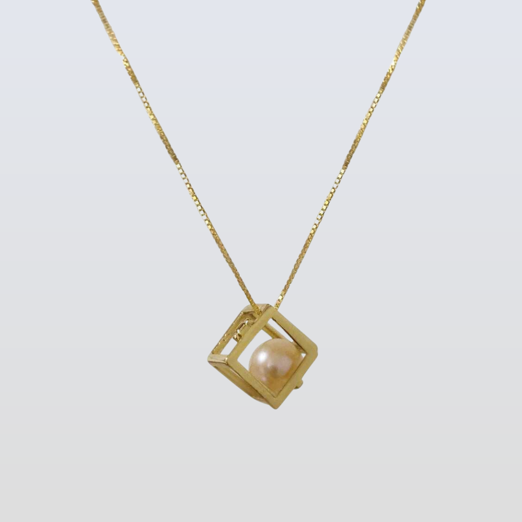 Freshwater Necklace Pearl in a Cage White with Chain 7-8 mm AAA